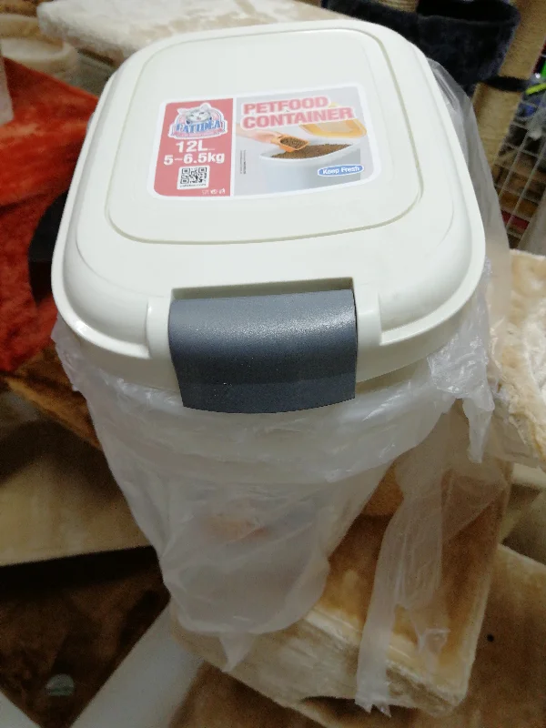 Pet food Cotainer.. 5 ~6.5kg