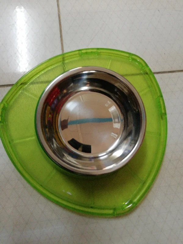 Triangle pet bowl